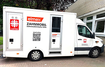 De door Caritas beheerde mobiele tandheelkundige unit ‘Zahnmobil’